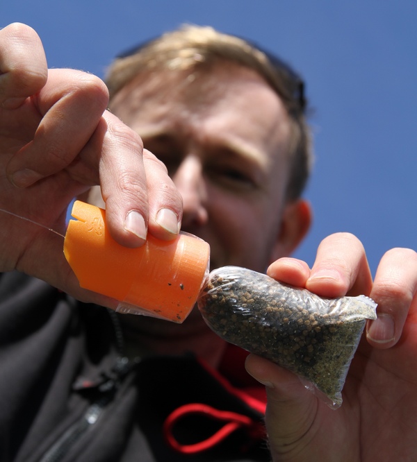 Nyní musíte udělat uzel a utáhnout