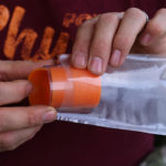 Následně natáhněte sáček