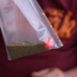 Teď uložte nástrahu s háčkem do opačného rohu