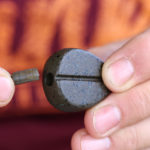 Nyní odstraňte původní inline vodič z olůvka, aby jste do něj mohli vložit náš upravený