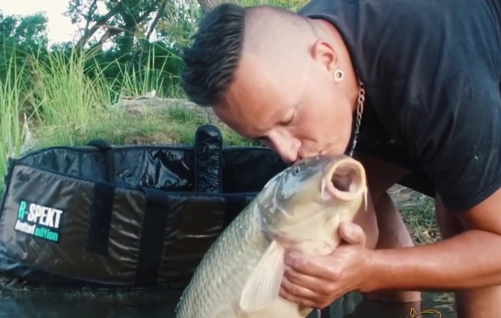 Video: Lov kaprů na českých vodách (11. díl)