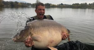 Video: Padl nový světový rekord kapra! Lysec o váze 49 kg byl chycen na jezeře Euro-Aqua