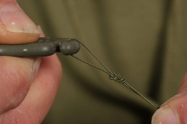 7. A na druhém konci vytvoříme osmičkovou trojitou smyčku