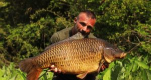 Video: Lov kaprů z člunu s bivakem