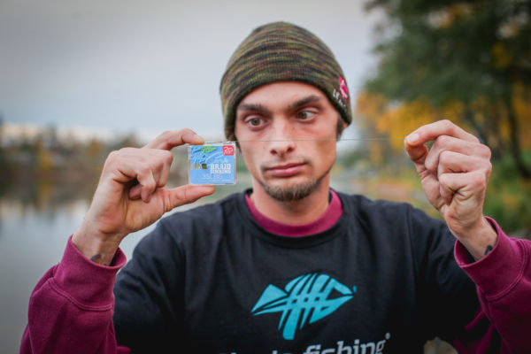 1. Ustřihneme 30cm návazcové šňůrky