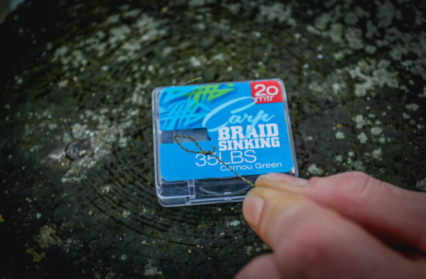 2. Na jednom konci vytvoříme smyčku