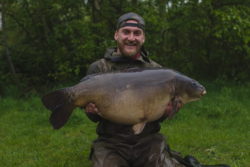 Tom Dove s jarním úlovkem o váze 19,7 kg