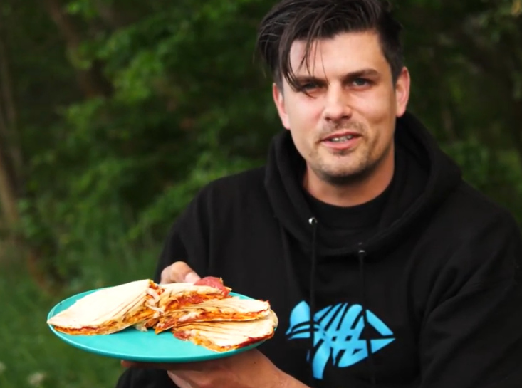 Video: Eazi Pizza - rybářské recepty #6