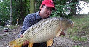 Štěstí si sedne i na...